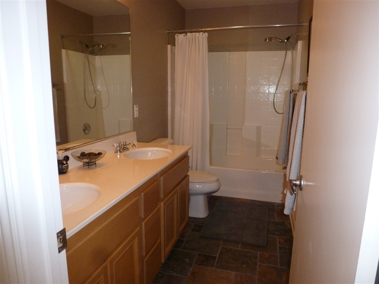1079 Greenway Road Oceanside, CA 92057 - Photo 16 of 24