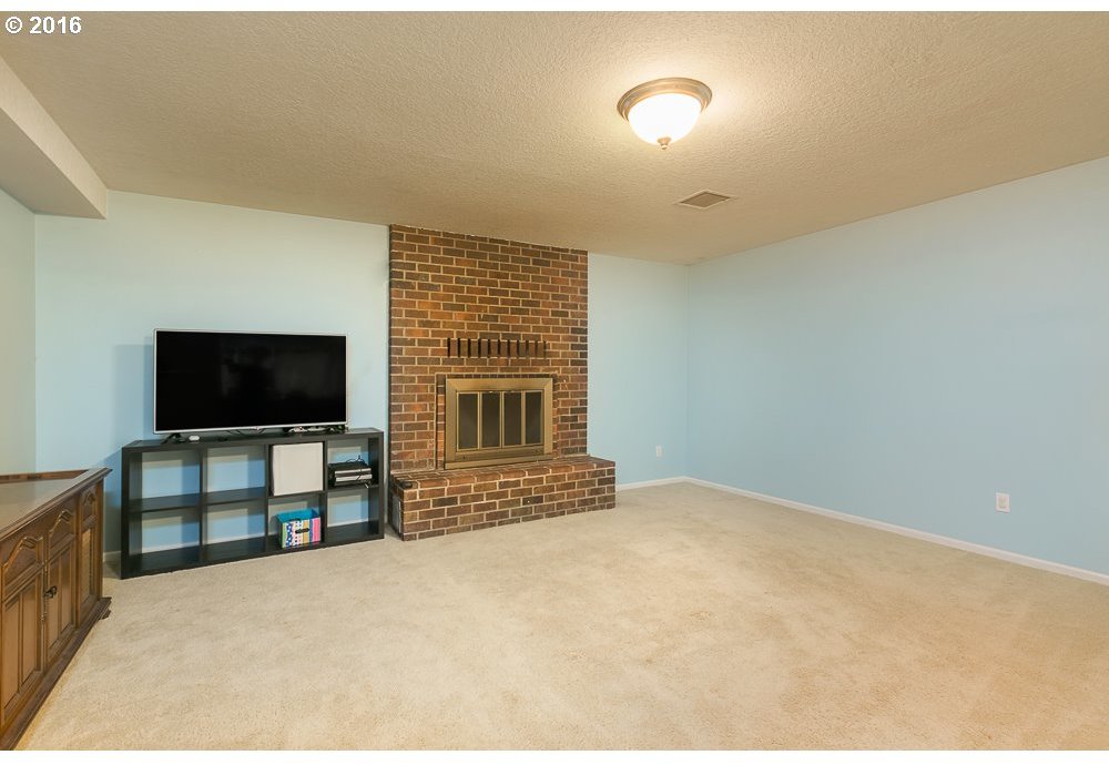 2230 Southwest 106th Place Portland, OR 97225 - Photo 15 of 21