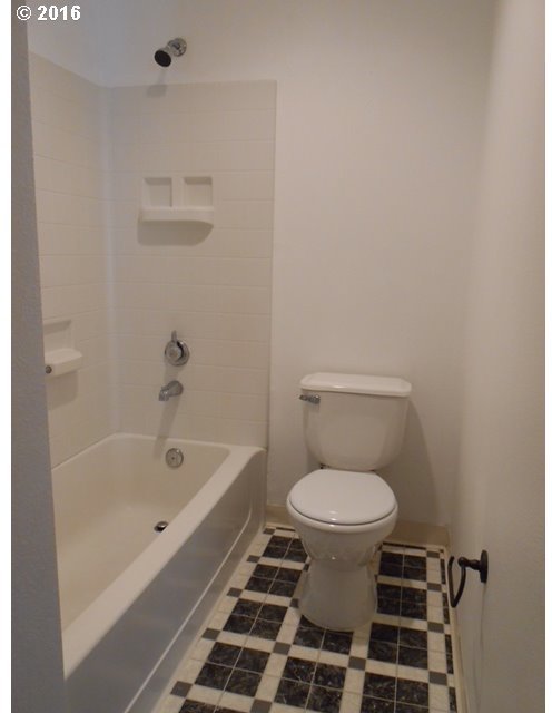 7143 Southwest Sagert Street, Unit 105 Tualatin, OR 97062 - Photo 22 of 23