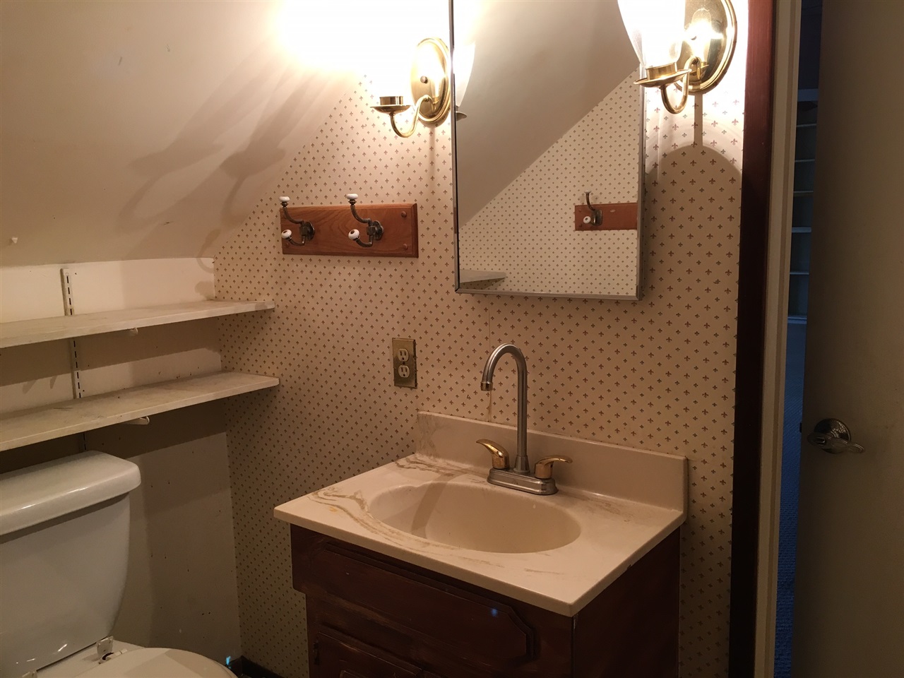 2202 M And R Ranch Road Fallbrook, CA 92028 - Photo 13 of 25 Lower Level Bath with Shower.