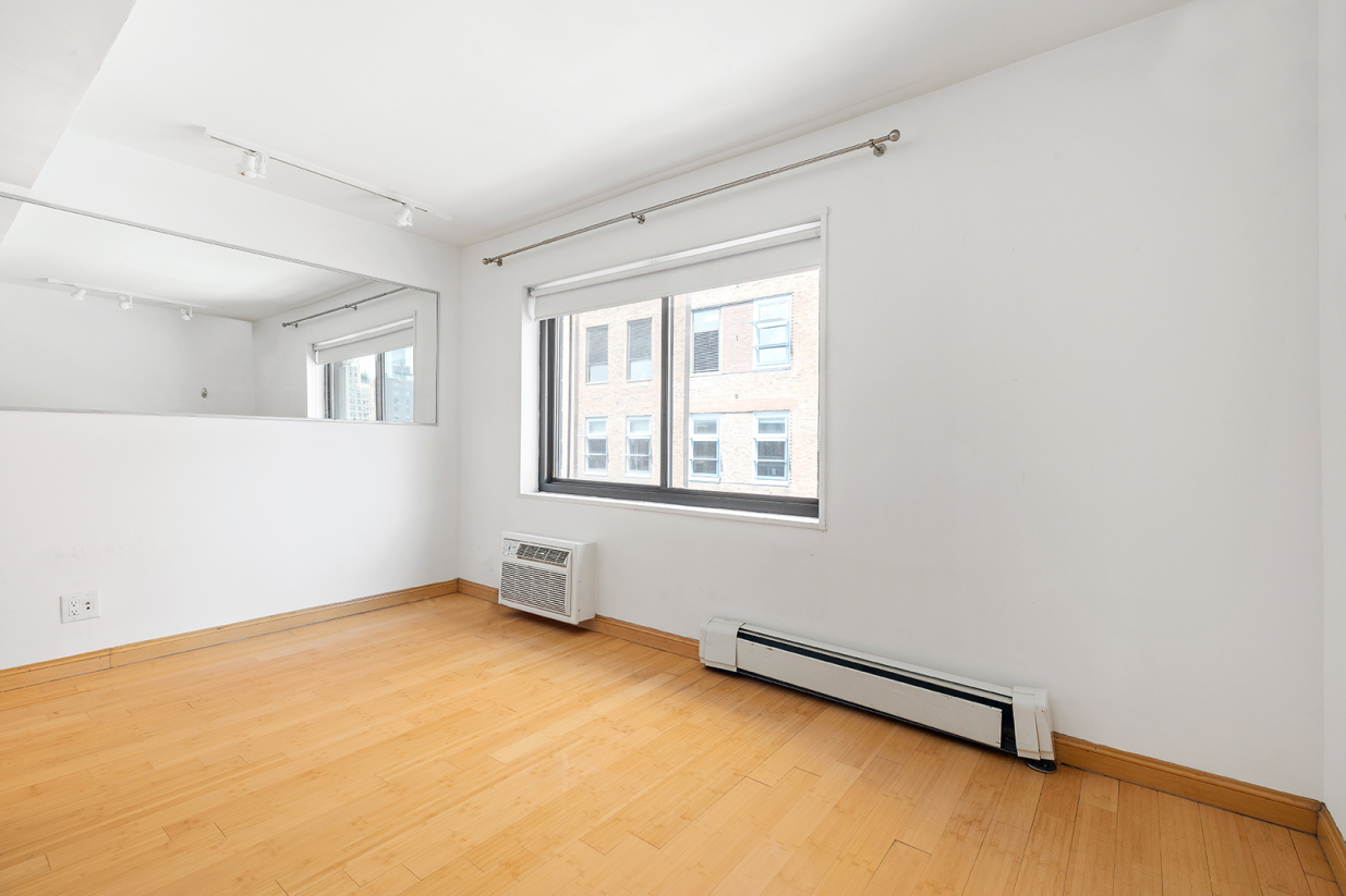 85 8th Avenue, Unit 6J Manhattan, NY 10011 - Photo 4 of 9