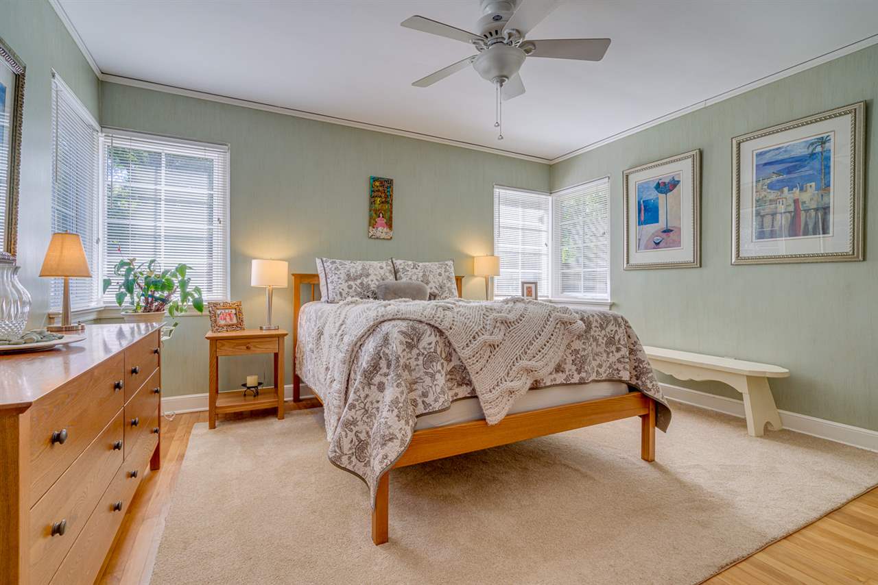 334 North Rose Road Memphis, TN 38117 - Photo 17 of 25 Cozy and spacious master bedroom that has a luxurious bath attached!