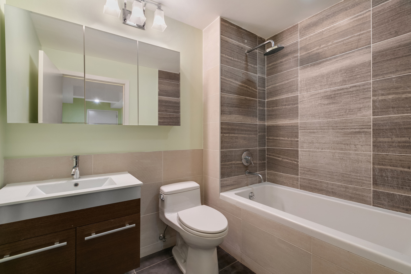 35-40 30th Street, Unit PHB Queens, NY 11106 - Photo 6 of 9