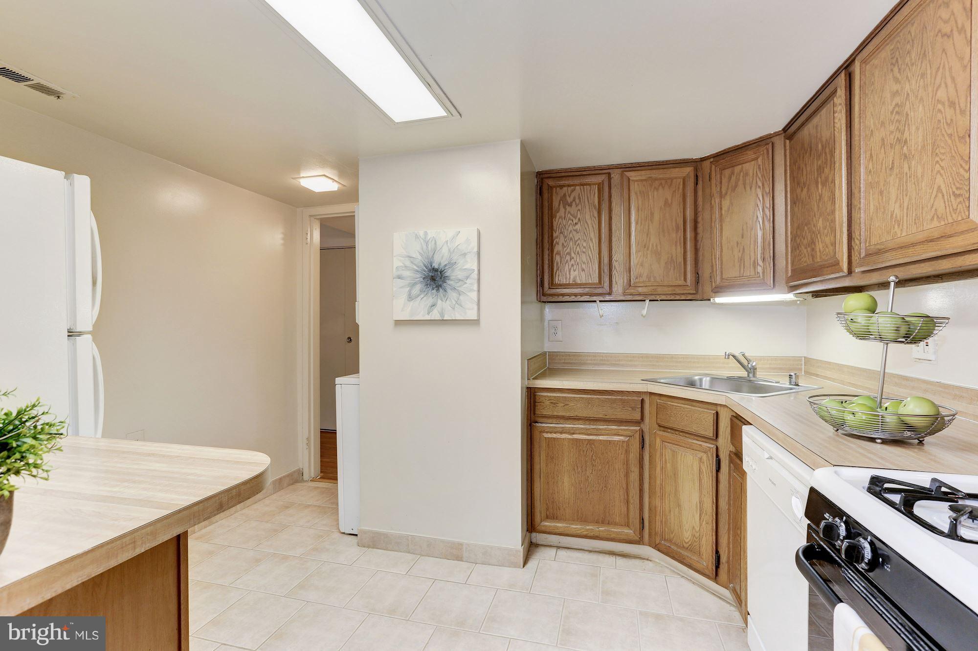 1410 Northgate Square, Unit 2A Reston, VA 20190 - Photo 6 of 16 Gallery Image 6