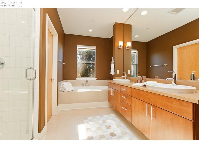 10060 Southwest Morrison Street Portland, OR 97225 - Photo 12 of 16 Gallery Image 12