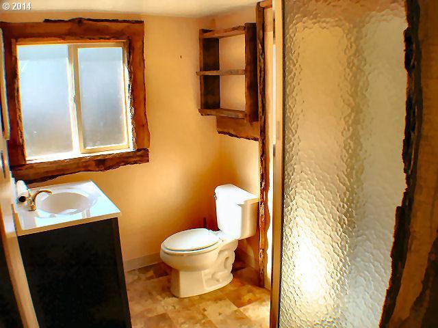 206 Main Street Mosier, OR 97040 - Photo 9 of 16 Gallery Image 9