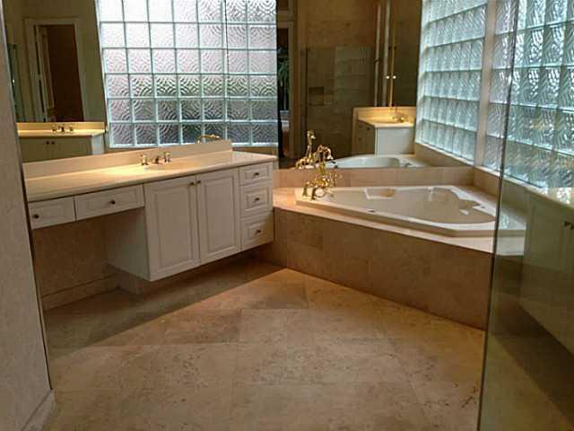 6399 Avalon Pointe Court Boca Raton, FL 33496 - Photo 4 of 5 Gallery Image 4