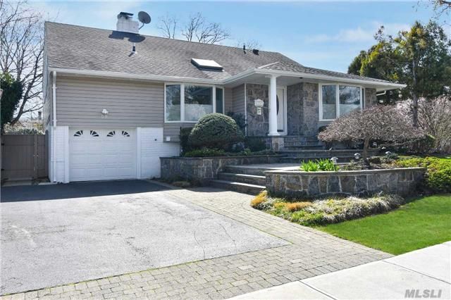 59 Middle Lane Jericho, NY 11753 - Photo 1 of 1