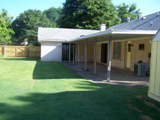3975 Luther Road Bartlett, TN 38135 - Photo 8 of 11 Very large covered patio, great for entertaining and relaxing family time.