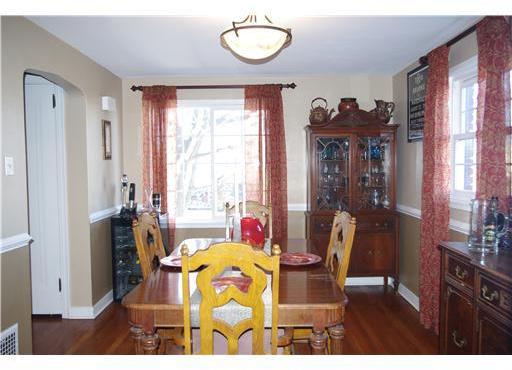 122 Leon Road Green Tree, PA 15220 - Photo 4 of 8 Gallery Image 4