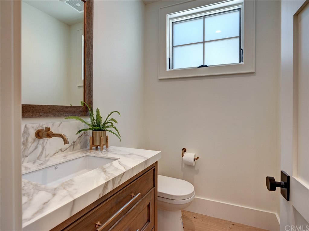 559 31st Street Manhattan Beach, CA 90266 - Photo 42 of 49 Main level powder room for guests.