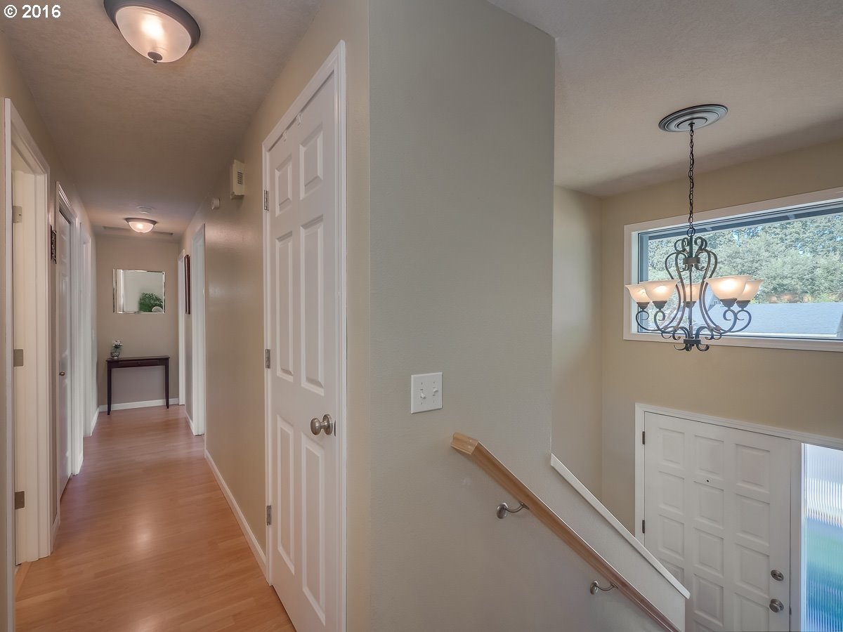 16580 Southwest Rigert Terrace Beaverton, OR 97007 - Photo 14 of 32 Gallery Image 14