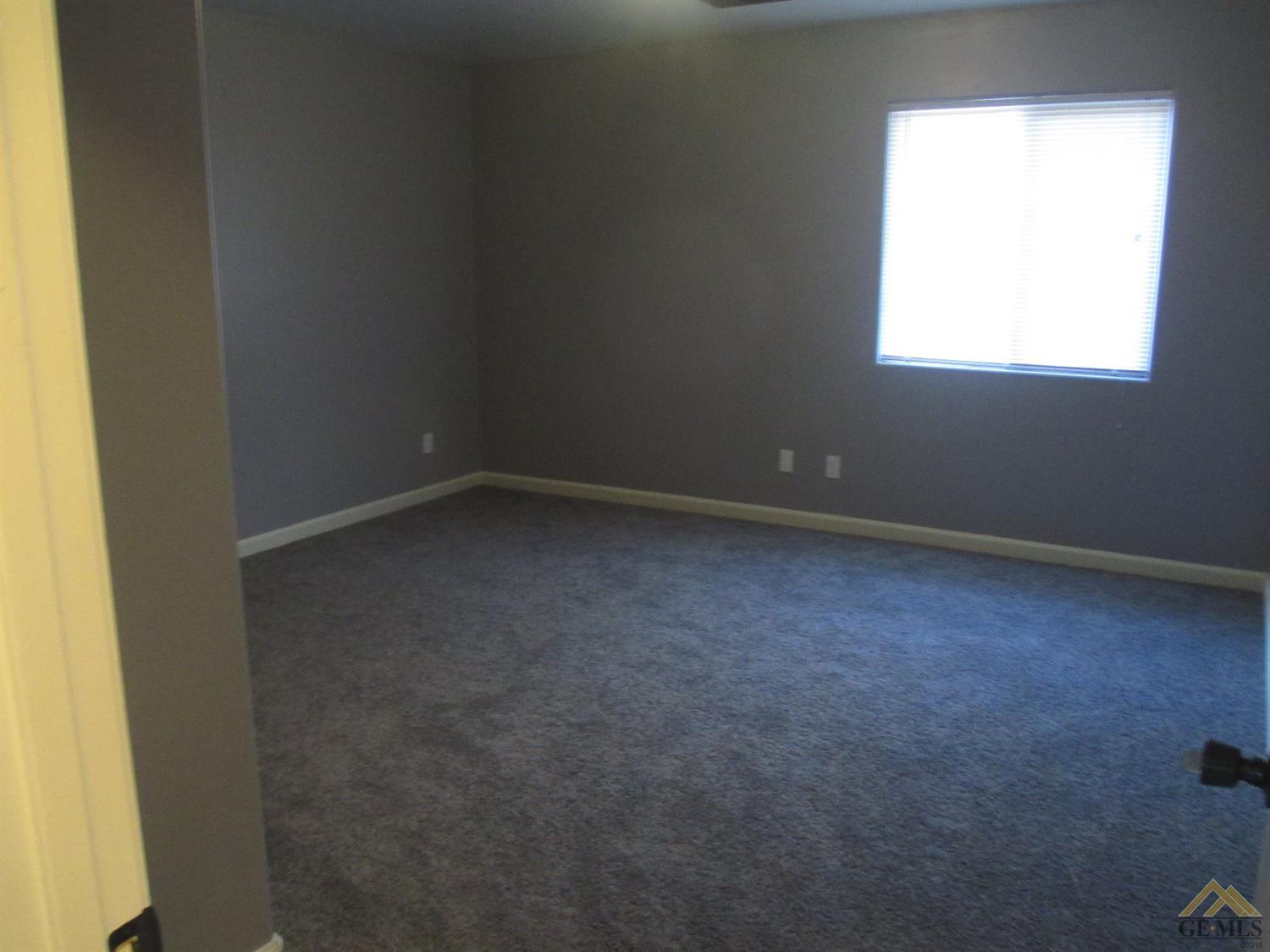 916 Lawson Road Bakersfield, CA 93307 - Photo 19 of 28 Gallery Image 19
