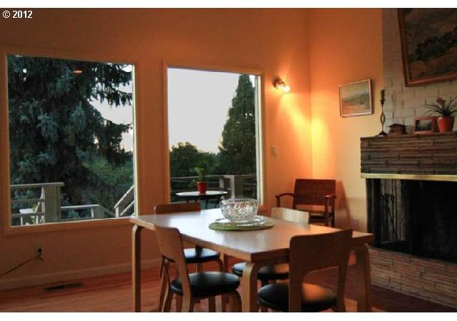 10255 Southwest Lancaster Road Portland, OR 97219 - Photo 8 of 16 Gallery Image 8