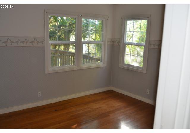 2434 Southwest Mitchell Street Portland, OR 97239 - Photo 3 of 8 Gallery Image 3