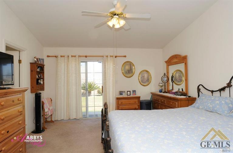 3146 Berkshire Road Bakersfield, CA 93313 - Photo 11 of 15