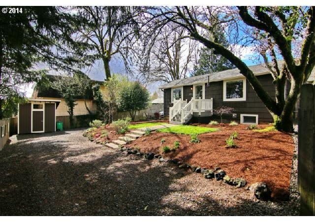 8431 Southwest 27th Avenue Portland, OR 97219 - Photo 5 of 16 Gallery Image 5