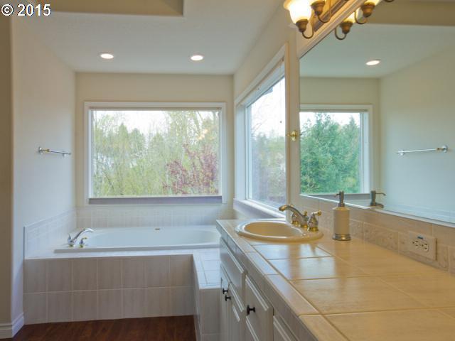 1929 Southwest Joshua Street Portland, OR 97219 - Photo 6 of 15 Gallery Image 6