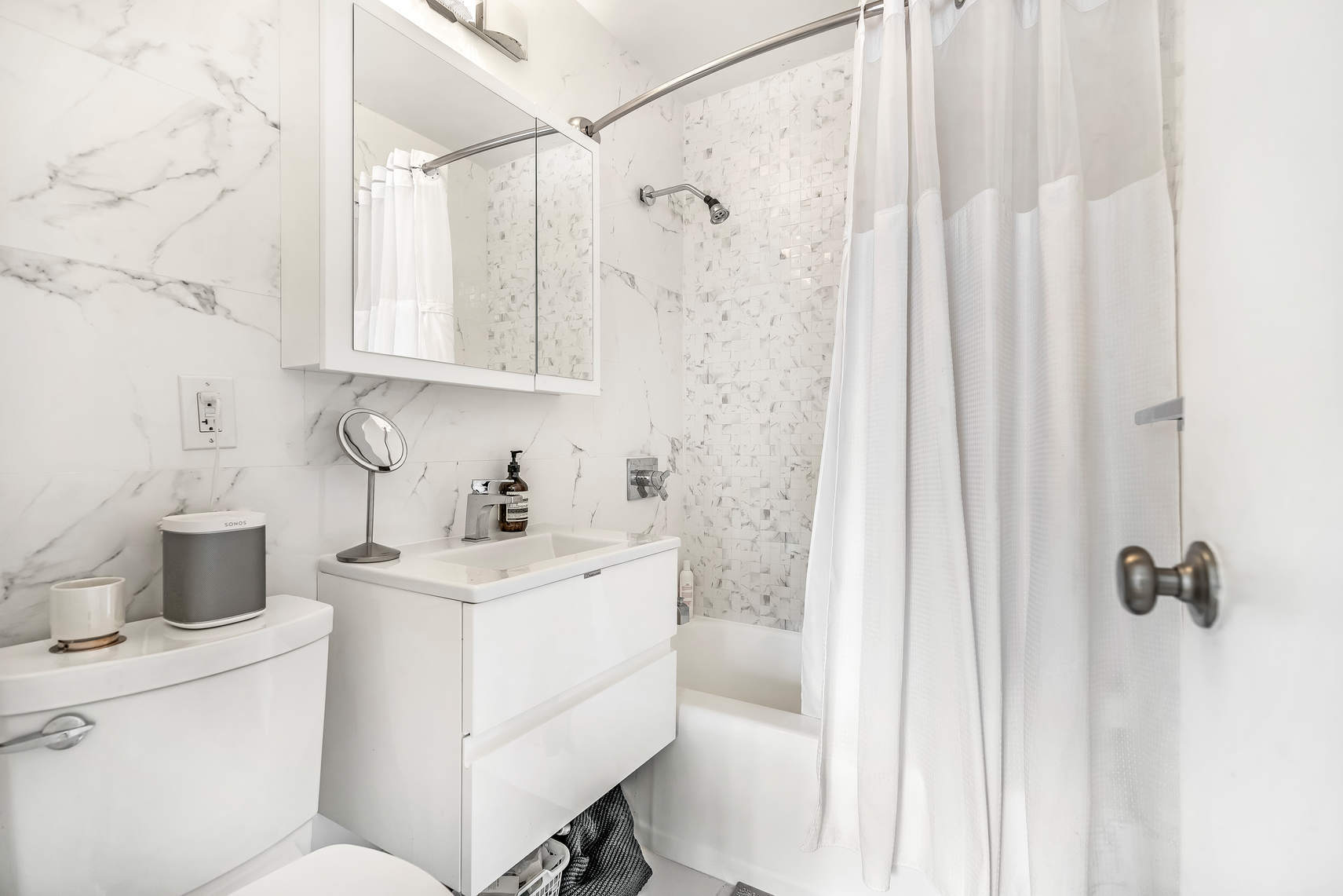 235 East 57th Street, Unit 17C Manhattan, NY 10022 - Photo 4 of 8