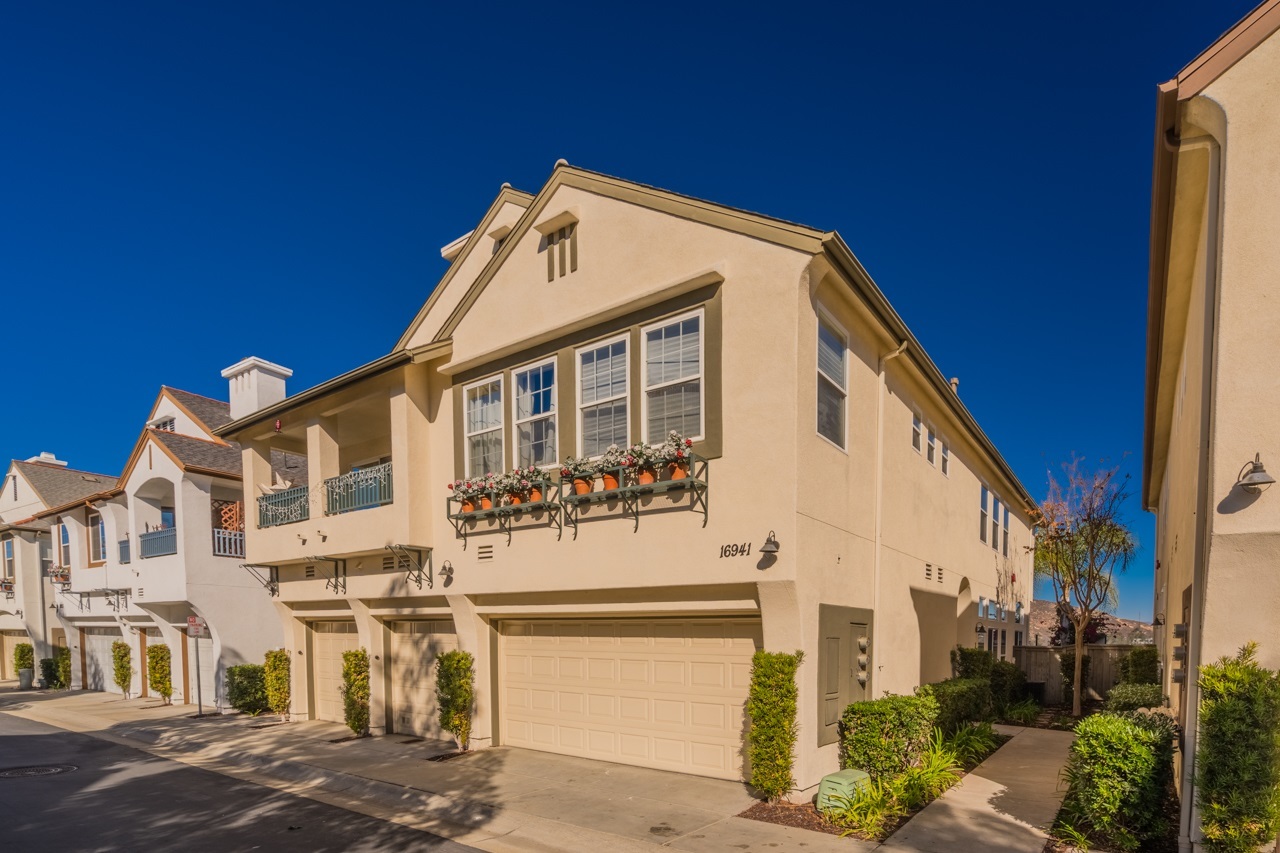 16941 Meadowlark Ridge Road, Unit 3 San Diego, CA 92127 - Photo 2 of 23