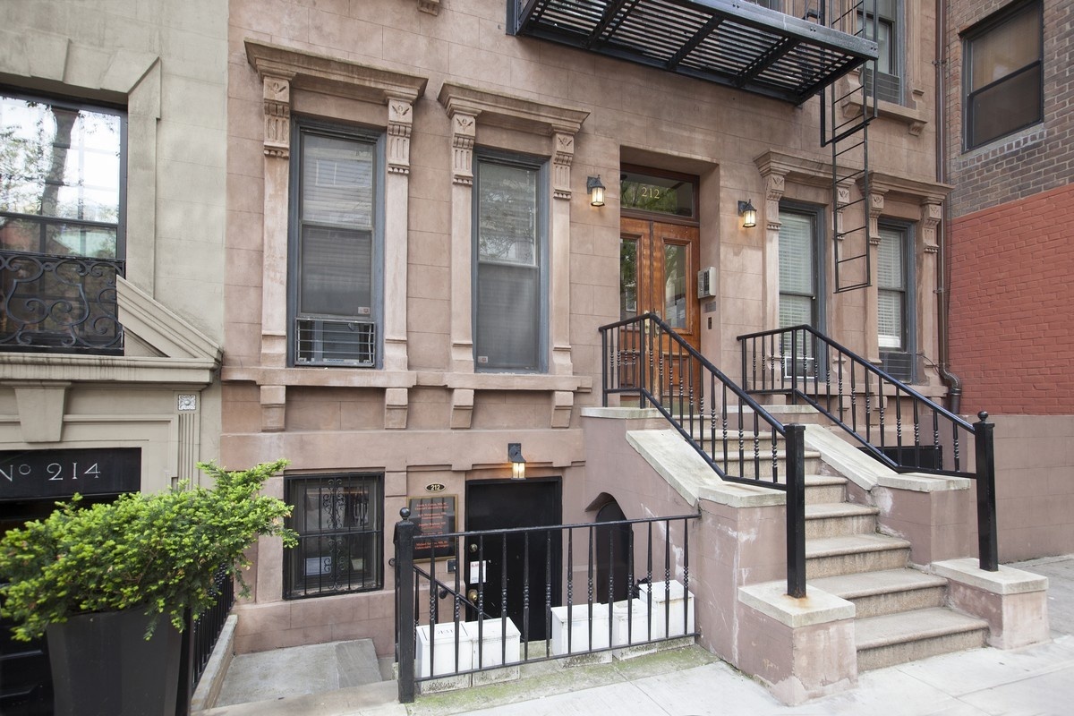 212 E 70th St, Manhattan, NY 10021 - Photo 2 of 2