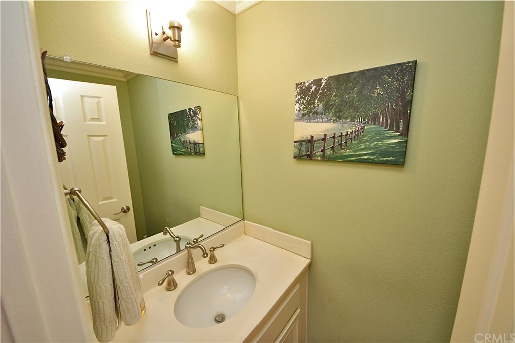 1208 Mayflower Avenue, Unit C Monrovia, CA 91016 - Photo 27 of 47 Half guest bathroom