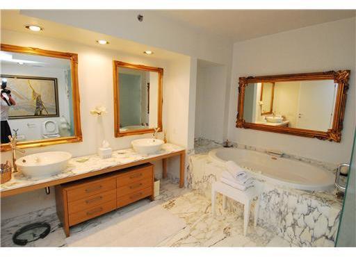 450 Alton Road, Unit 3506 Miami Beach, FL 33139 - Photo 5 of 16