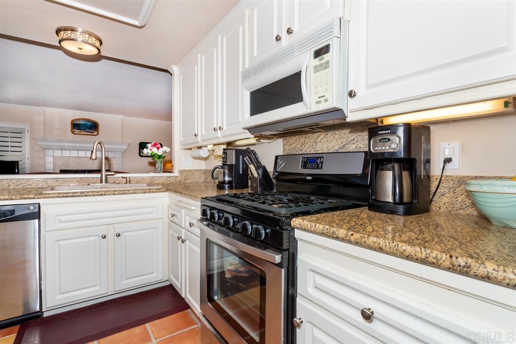1826 Crystal Ridge Way Vista, CA 92081 - Photo 6 of 18 Gallery Image 6