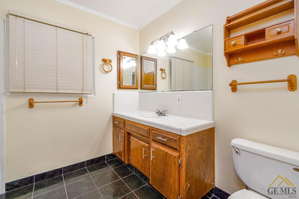 612 Dennison Lane Bakersfield, CA 93306 - Photo 16 of 40