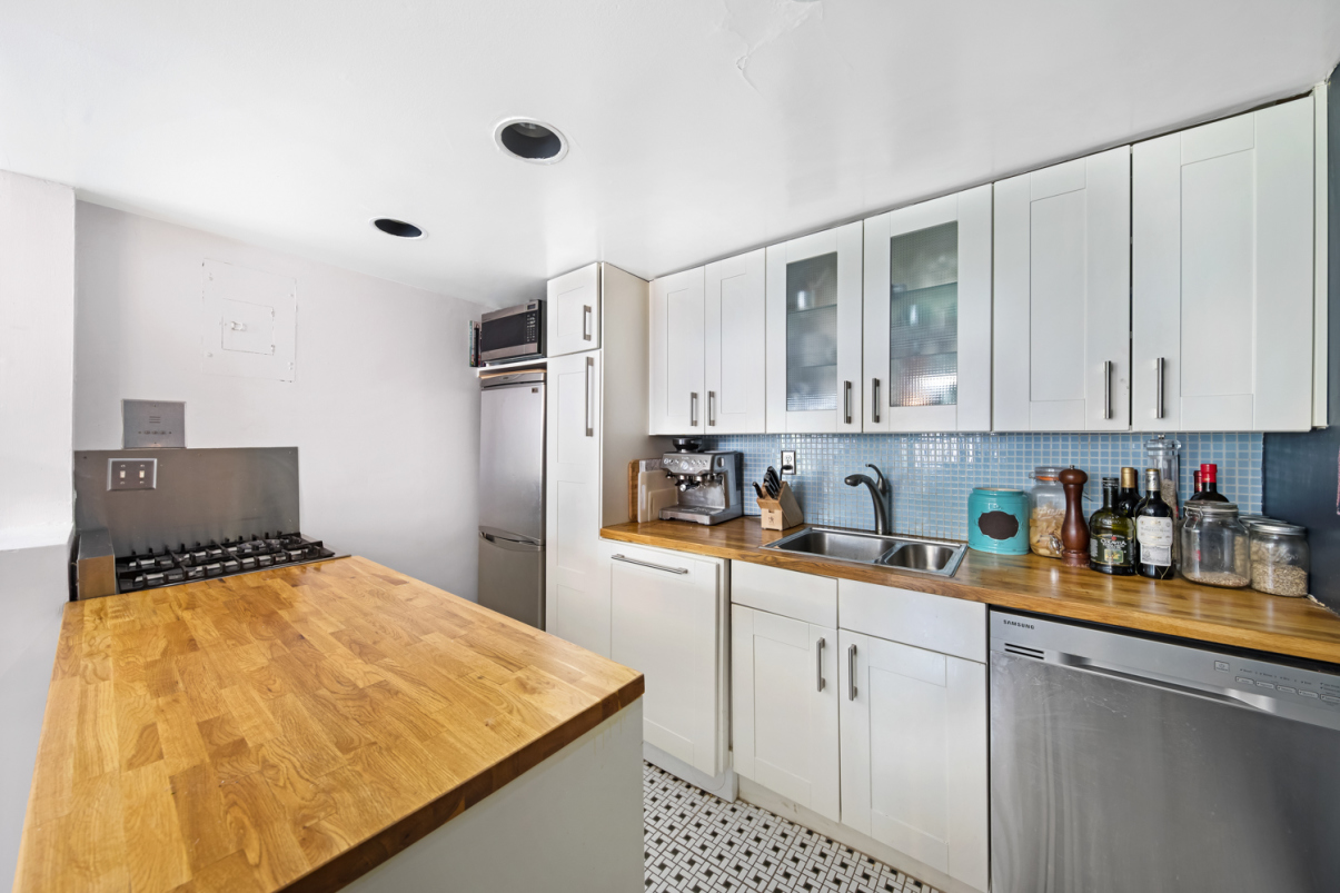 131 West 77th Street, Unit 4 Manhattan, NY 10024 - Photo 5 of 7