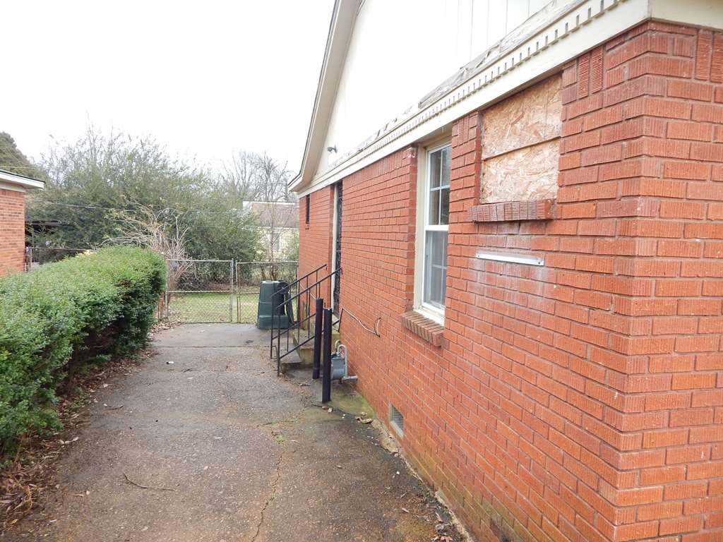 2036 Rile Street Memphis, TN 38109 - Photo 2 of 14 Gallery Image 2