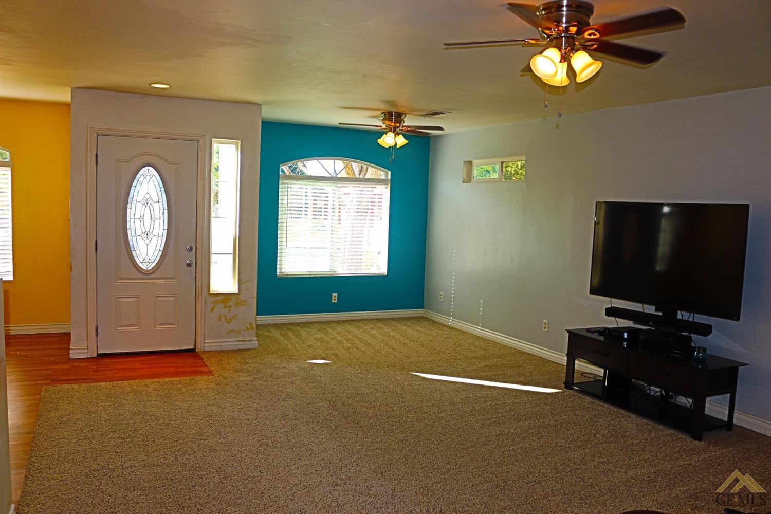 5320 Thyme Lane Bakersfield, CA 93309 - Photo 3 of 18