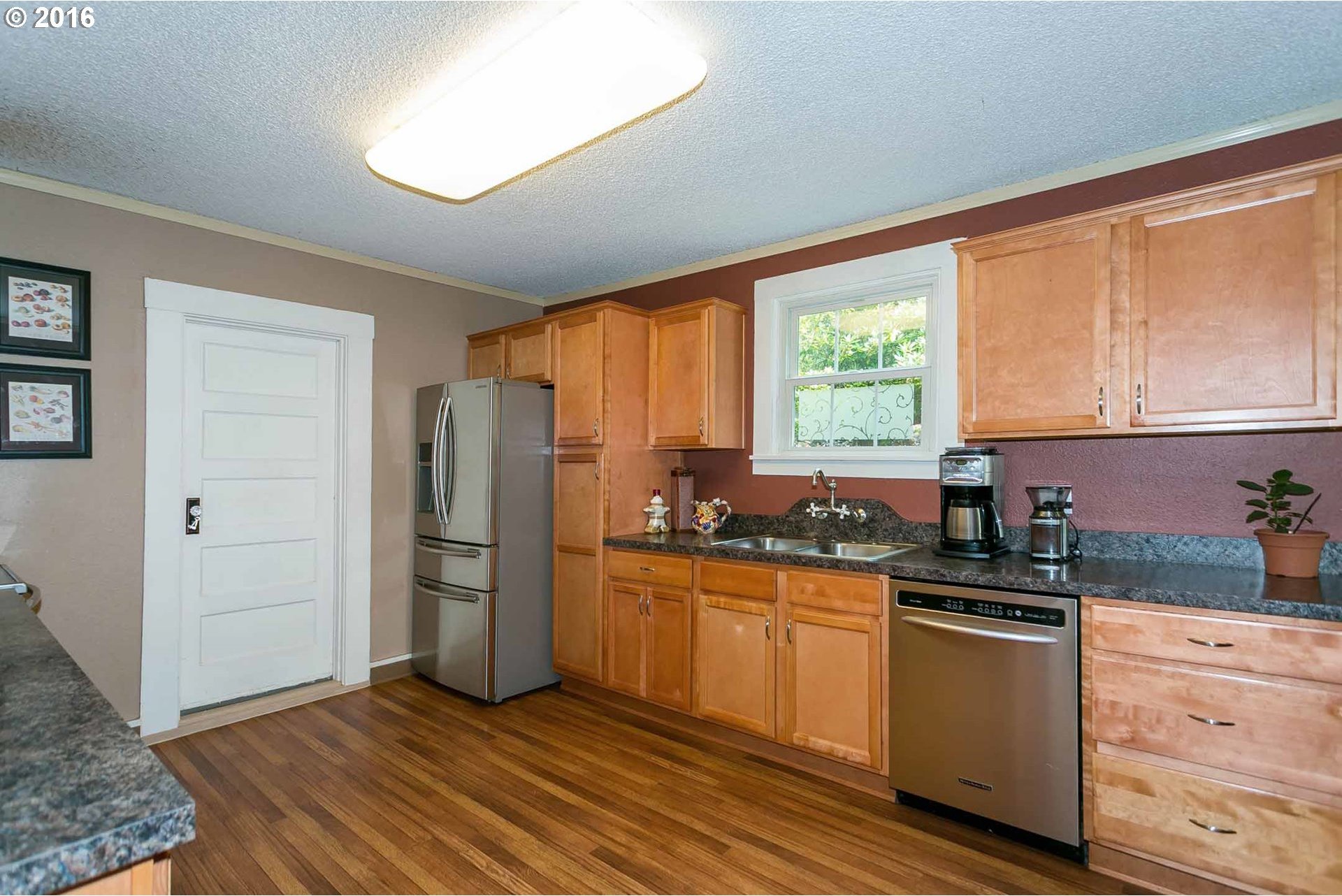 634 Southwest Alice Street Portland, OR 97219 - Photo 7 of 27 Gallery Image 7