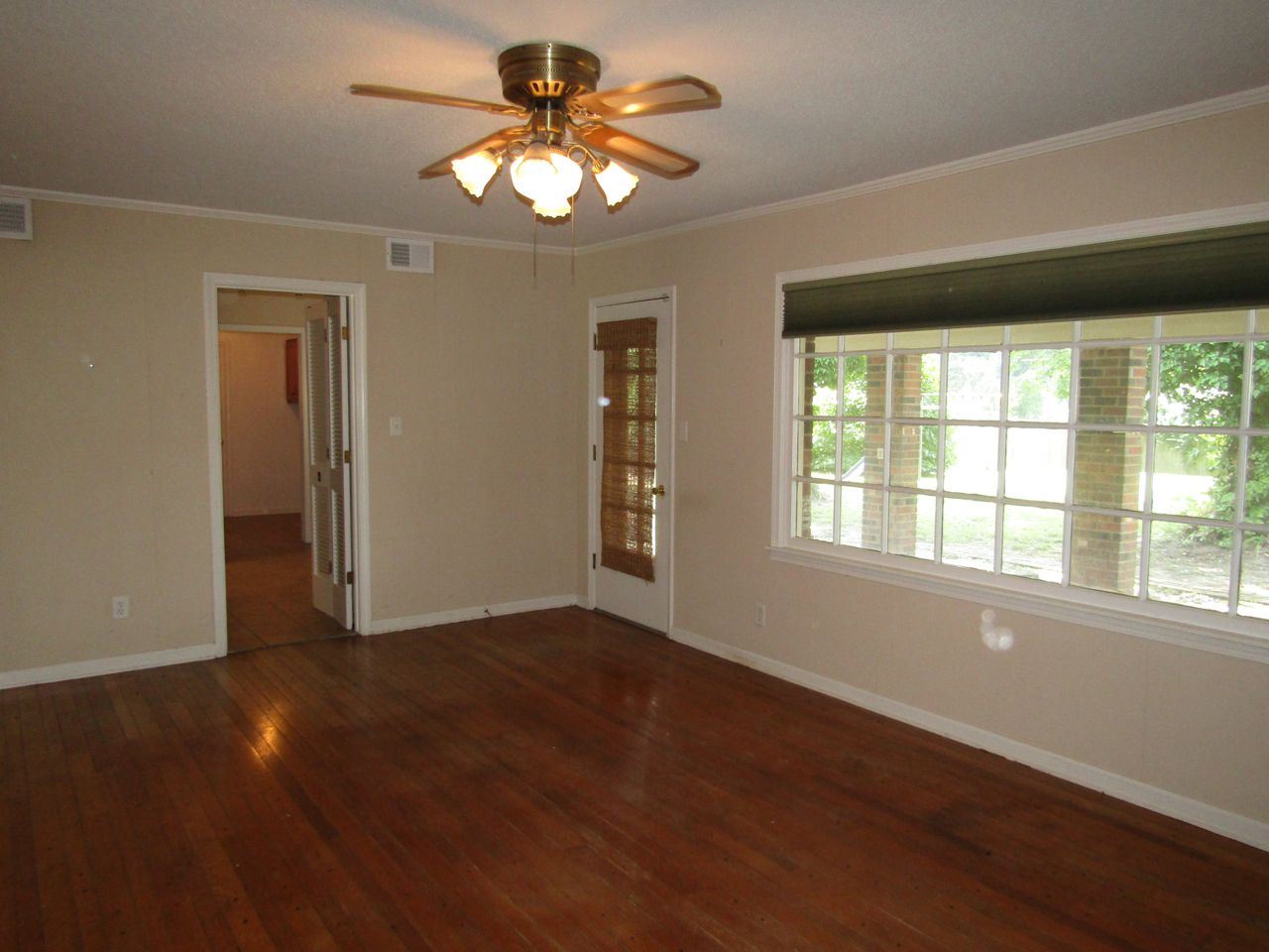 2431 Lynnfield Road Memphis, TN 38119 - Photo 2 of 22 Spacious Den with hardwoods and picture window