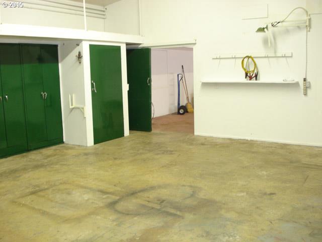 3720 Hogan Road Oakland, OR 97462 - Photo 11 of 20 Gallery Image 11