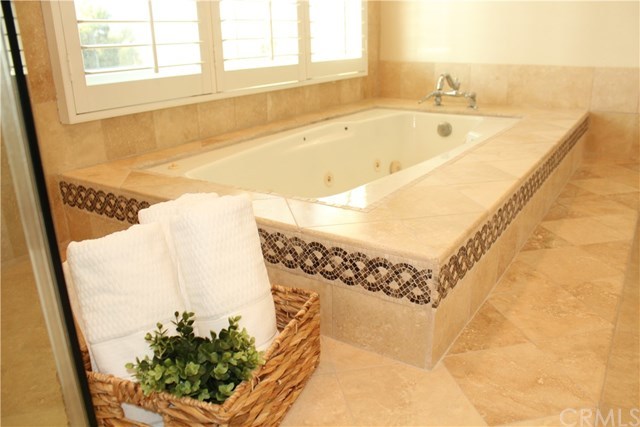 7 Hillsborough Newport Beach, CA 92660 - Photo 19 of 32