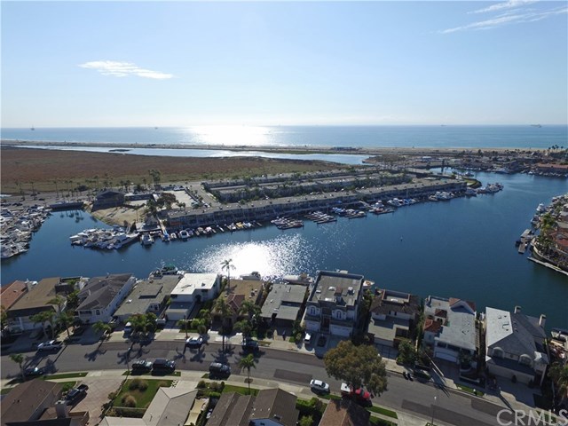 16995 Edgewater Lane Huntington Beach, CA 92649 - Photo 7 of 18