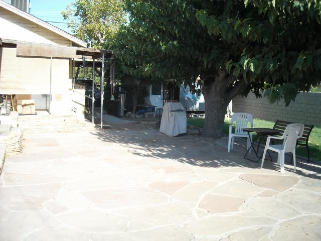 709 Fairfax Road Bakersfield, CA 93306 - Photo 13 of 15 Good sized flagstone patio, and still grass area.