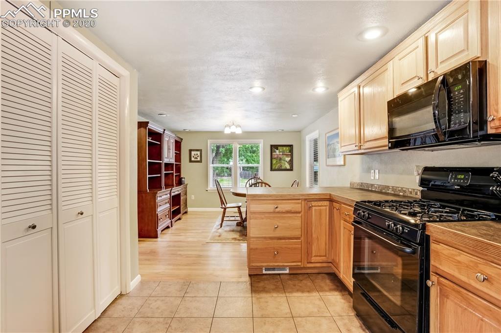 728 Prairie Road Colorado Springs, CO 80909 - Photo 7 of 25