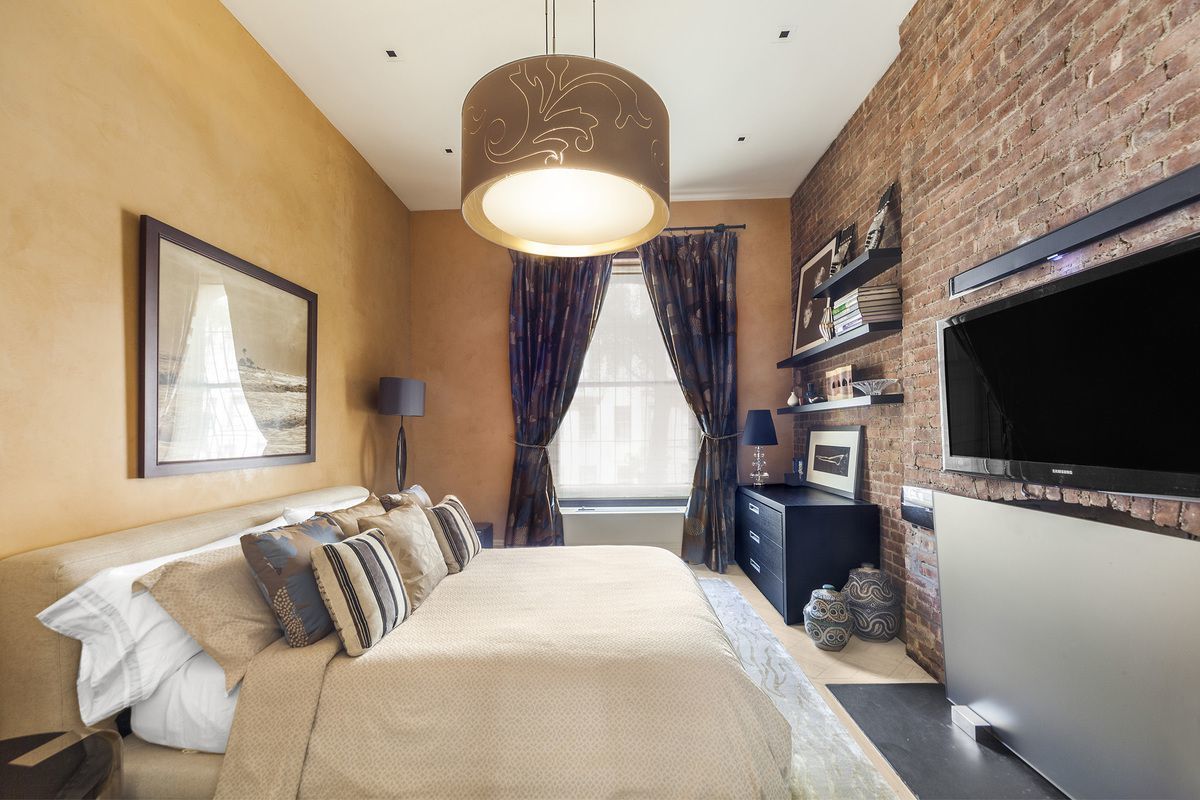 24 West 70th Street, Unit 2 Manhattan, NY 10023 - Photo 5 of 9