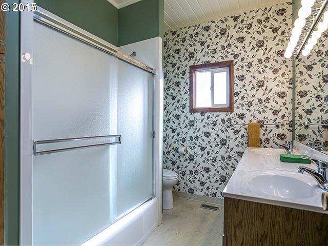 14 Southwest Alice Street Portland, OR 97219 - Photo 12 of 16