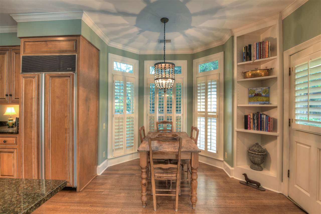 5249 Lexington Road Memphis, TN 38120 - Photo 7 of 25 Cozy breakfast area with bay windows and built in corner shelves.
