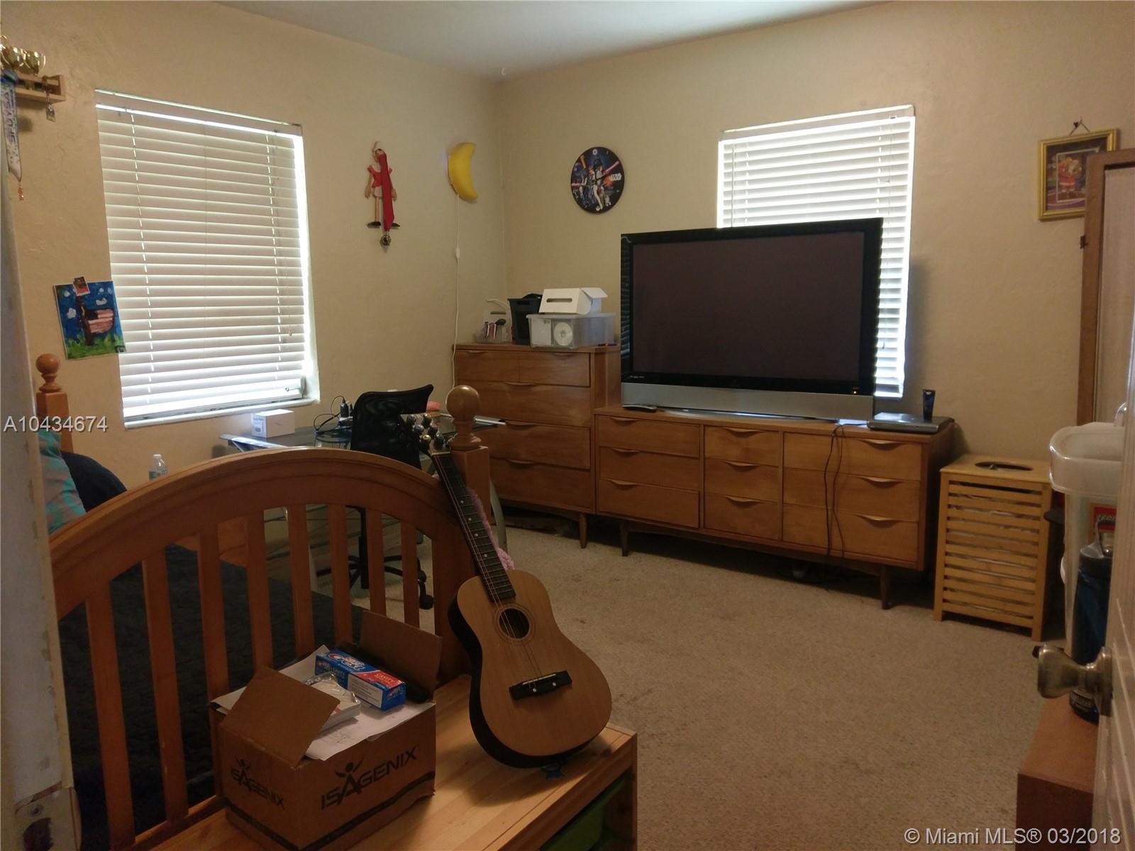 925 North 31st Road Hollywood, FL 33021 - Photo 7 of 10 Gallery Image 7