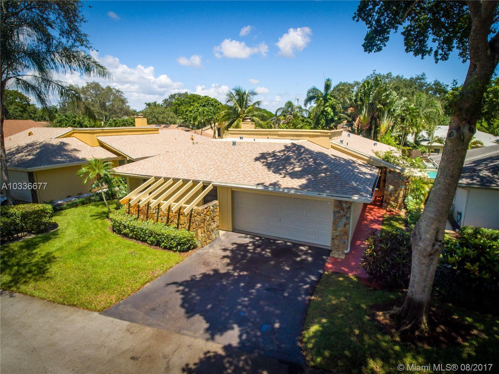 19 Boxwood Road Hollywood, FL 33021 - Photo 3 of 26 Gallery Image 3