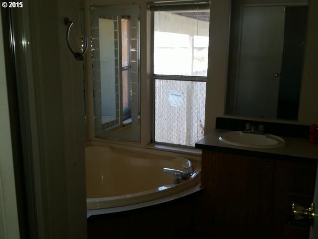 224 I Street Riddle, OR 97469 - Photo 3 of 4