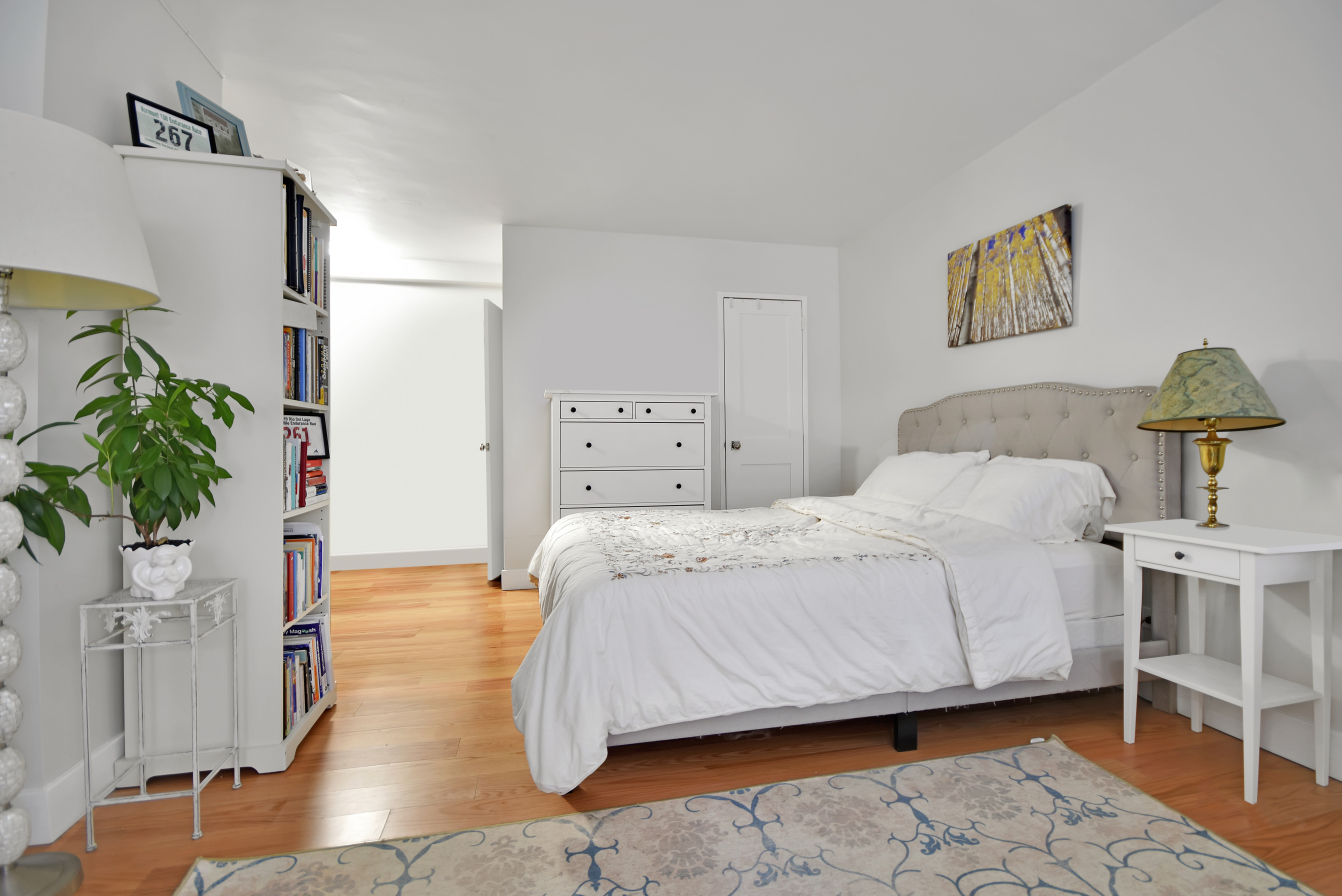 520 East 81st Street, Unit 8M Manhattan, NY 10028 - Photo 3 of 6