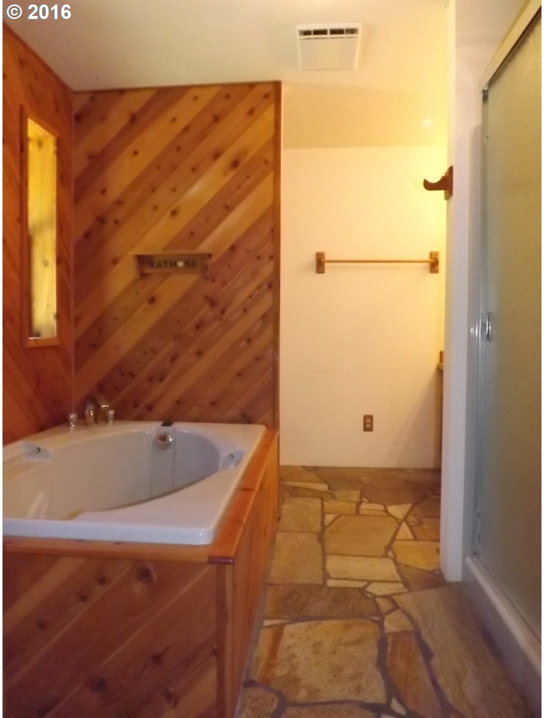 582 Lockwood Road Roseburg, OR 97471 - Photo 13 of 25 Gallery Image 13