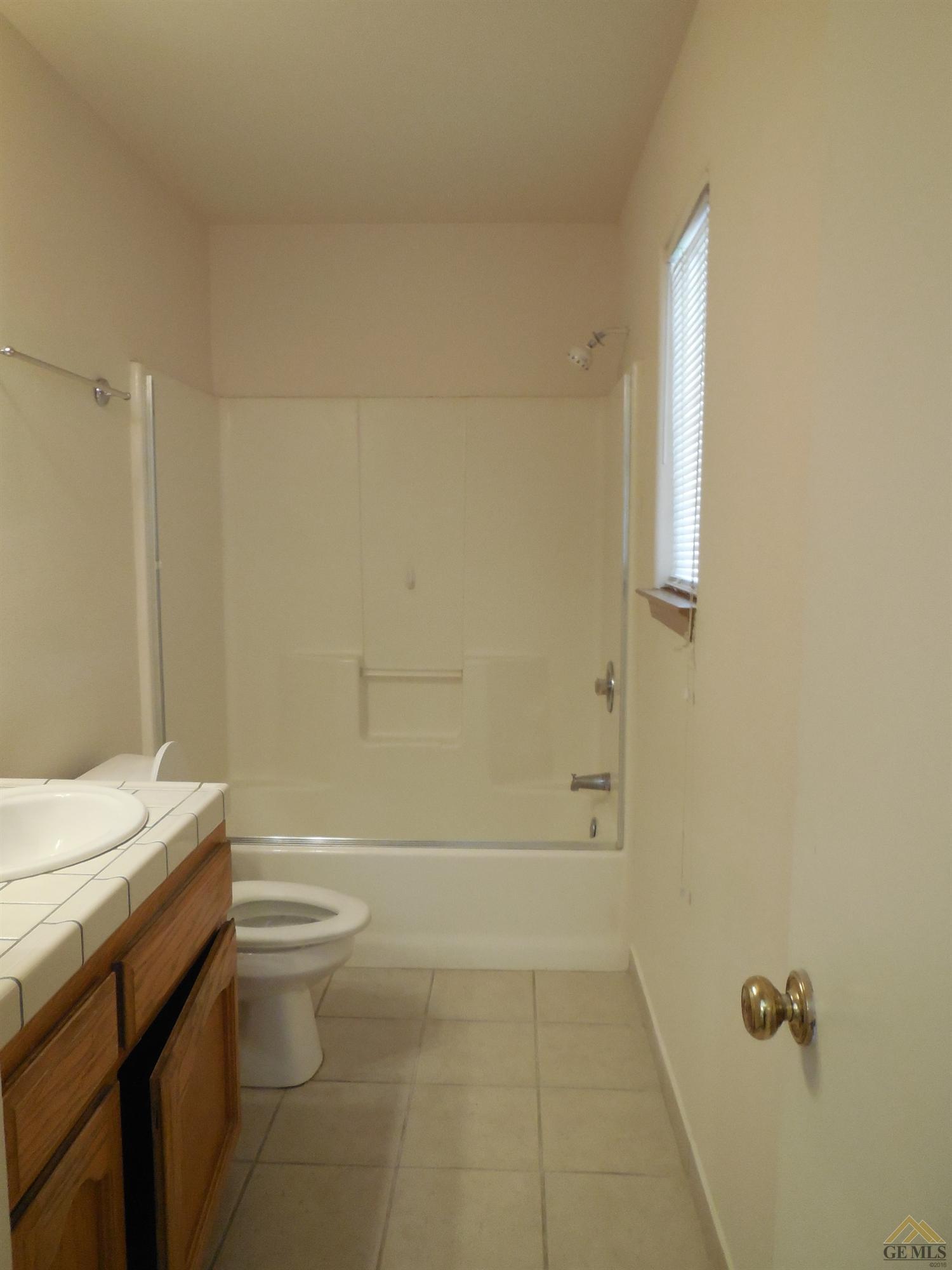 715 Fairview Road Bakersfield, CA 93307 - Photo 24 of 28 Gallery Image 24