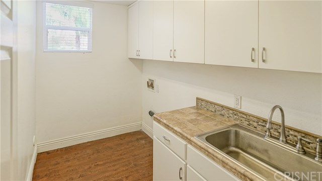 26536 Brant Way Canyon Country, CA 91387 - Photo 9 of 27