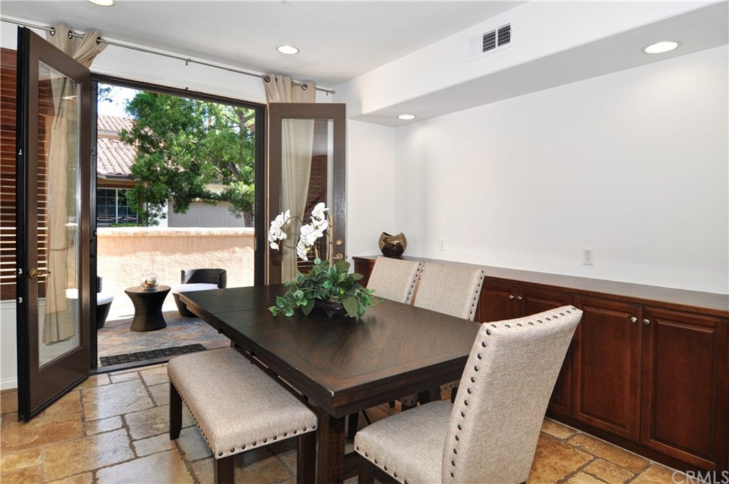 58 Shadowplay Irvine, CA 92620 - Photo 4 of 18